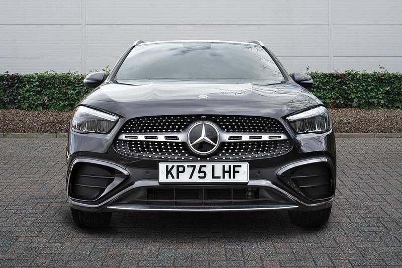 Used Mercedes GLA200 Executive 150 HP (110 kW) 2025 Black SUV