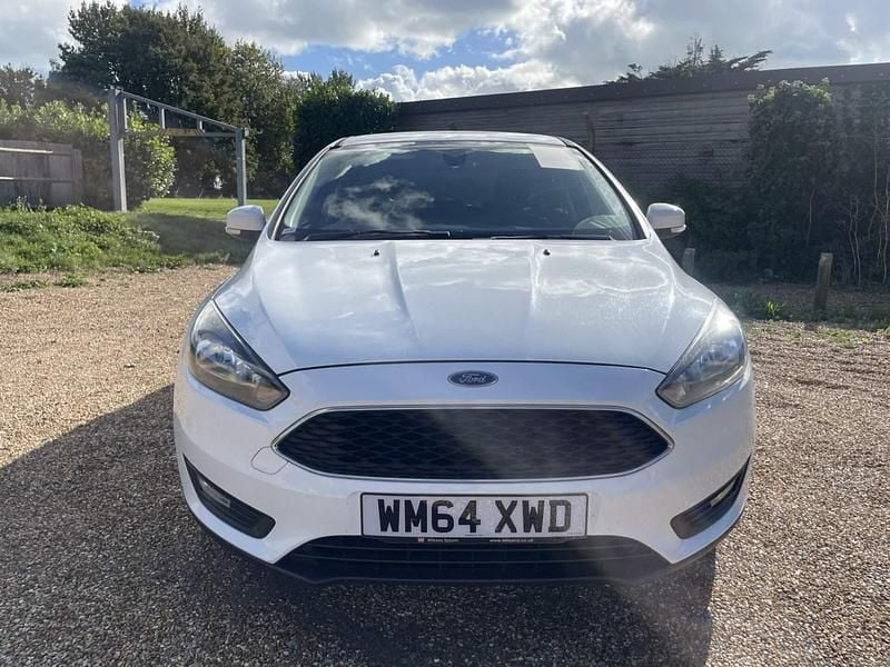 Used Ford Focus Zetec 115 HP (84 kW) 2015 White Hatchback