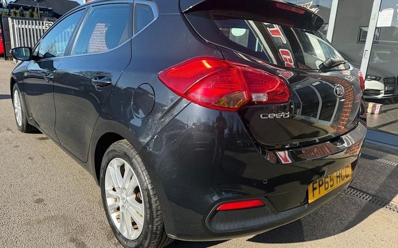 Used Kia Ceed 99 HP (72 kW) 2015 Black Hatchback