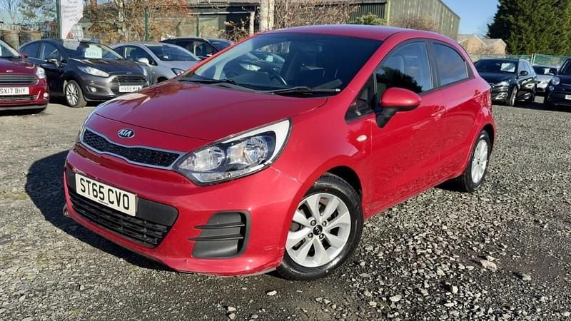 Used Kia Rio 2015 Red Hatchback