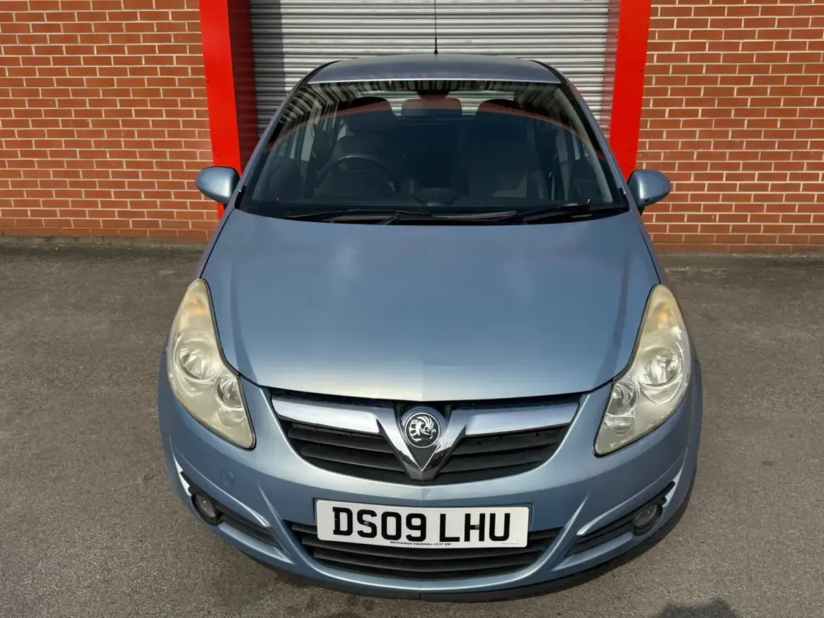 Used Vauxhall Corsa Design Edition 90 HP (66 kW) 2009 Blue Hatchback