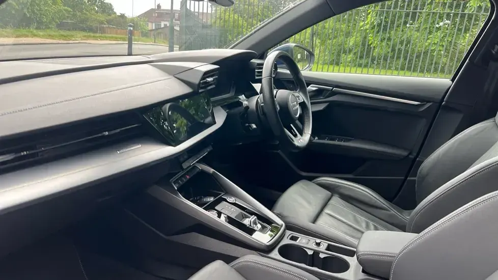 Używany Audi A3 S-Line 150 KM (110 kW) 2023 Niebieski Sedan/Limuzyna