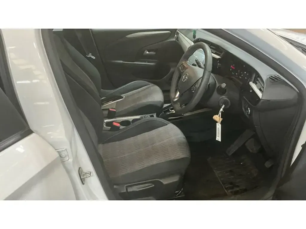 Used Vauxhall Corsa Design Edition 2023 Arctic white (solid paint) Hatchback
