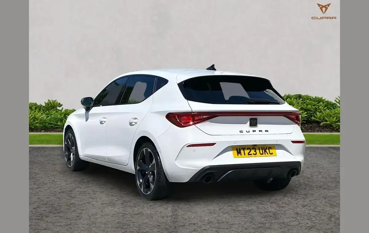 Used Cupra Leon VZ1 241 HP (177 kW) 2023 White Hatchback
