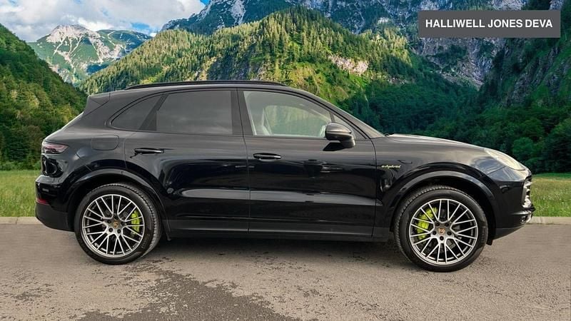 Used Porsche Cayenne Platinum Edition 462 HP (339 kW) 2022 Black SUV