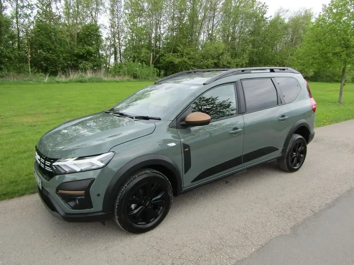 Used Dacia Jogger Extreme 2025 Green MPV