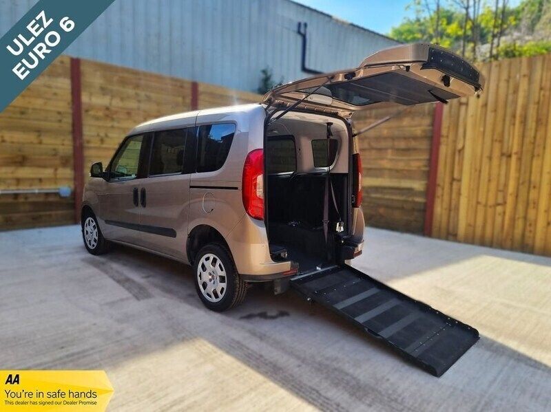 White Used 2020 Fiat Doblò MPV | £10,902 (Fair price) - Image 1/4