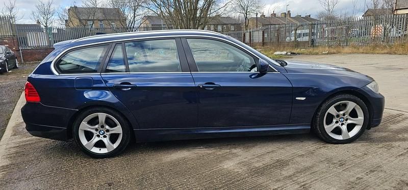 Used BMW 318 Exclusive 2012 Blue Estate