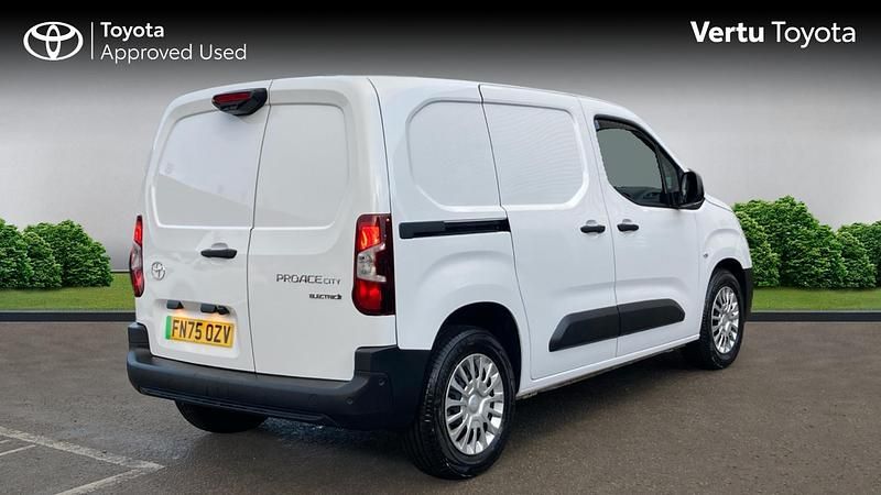 Used Toyota Proace City City 100 kW (136 HP) 2025 MPV