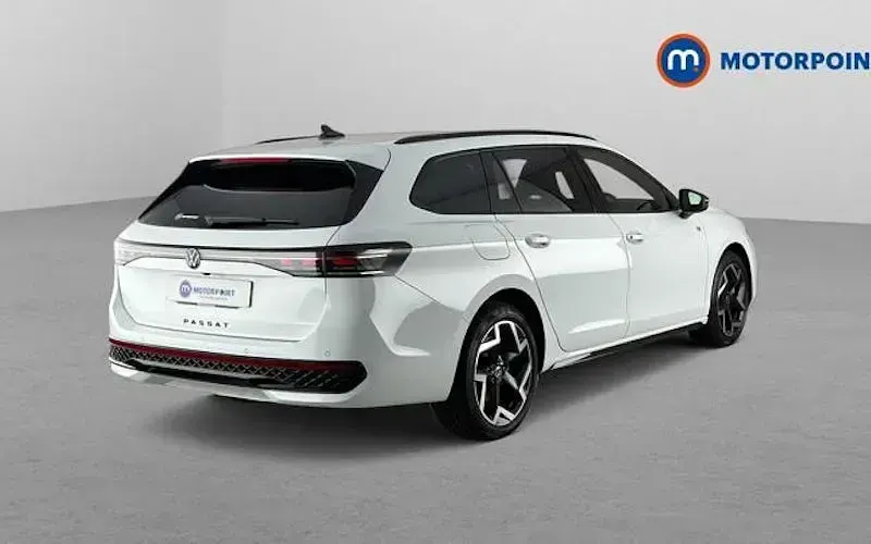 Used VW Passat R-line 204 HP (150 kW) 2025 White Estate