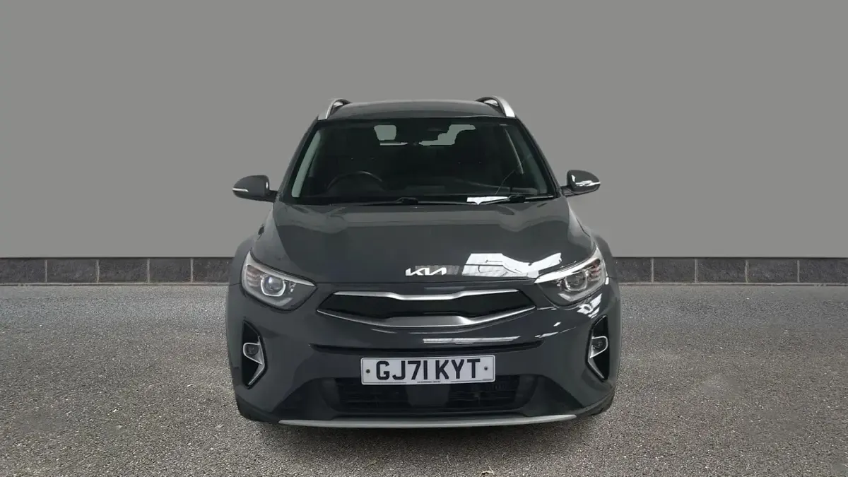 Usado Kia Stonic 99 CV (72 kW) 2021 Gris SUV