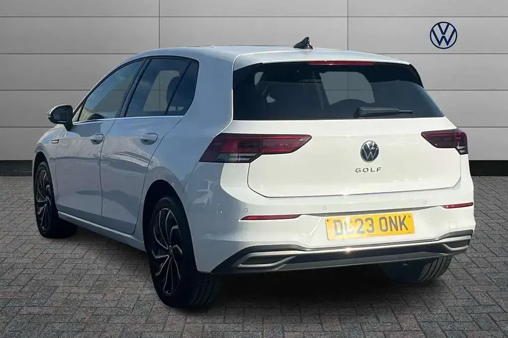 Used VW Golf VIII Edition 128 HP (94 kW) 2023 White Hatchback