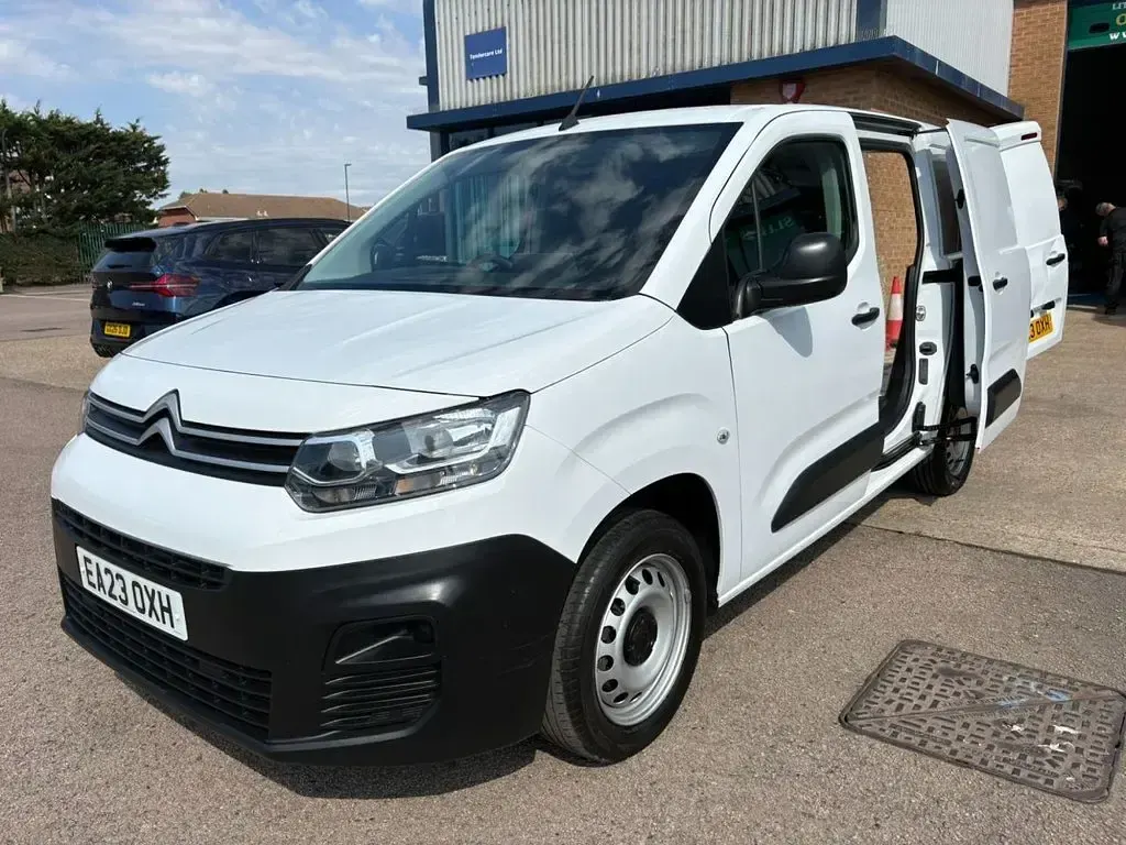 Used Citroën Berlingo 100 HP (73 kW) 2023 White MPV