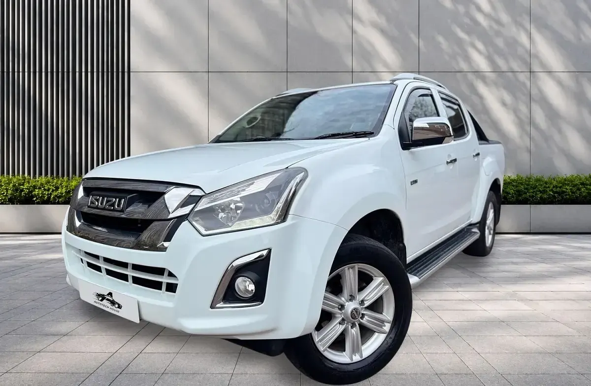 Used Isuzu D-Max 160 HP (117 kW) 2017 White Pickup