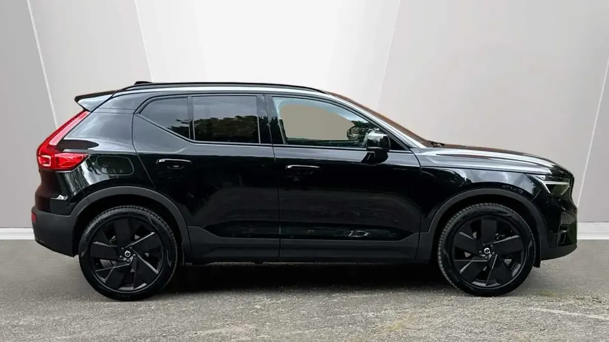 Used Volvo XC40 Plus 161 HP (118 kW) 2025 Black SUV