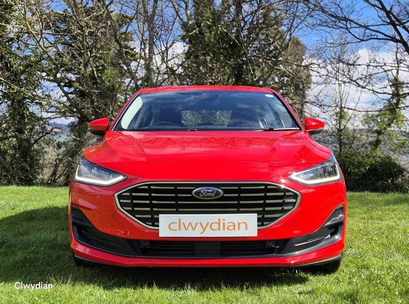 Used Ford Focus Titanium 125 HP (91 kW) 2023 Red Hatchback