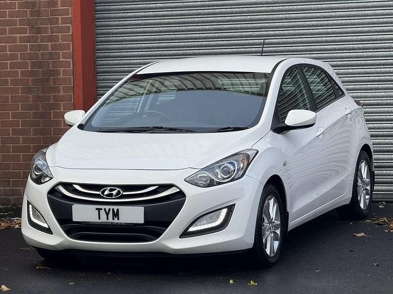 Used Hyundai i30 Edition 100 HP (73 kW) 2013 White Hatchback