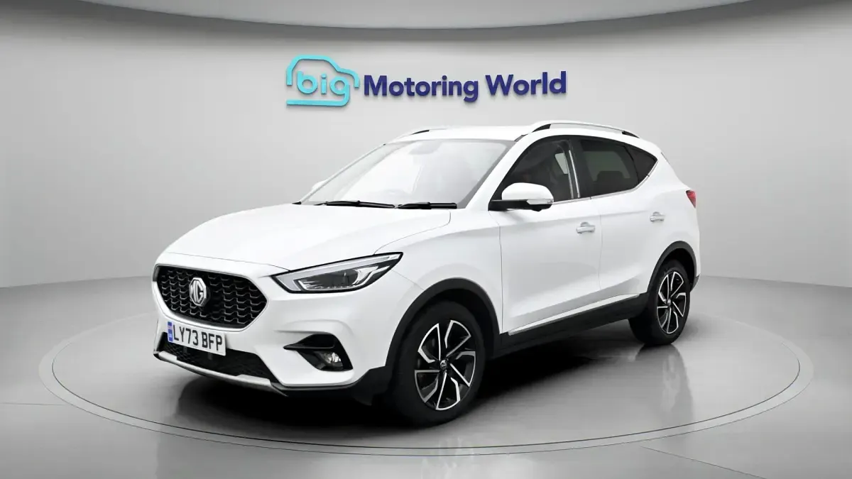 Używany MG ZS Exclusive 111 KM (81 kW) 2023 Biały SUV
