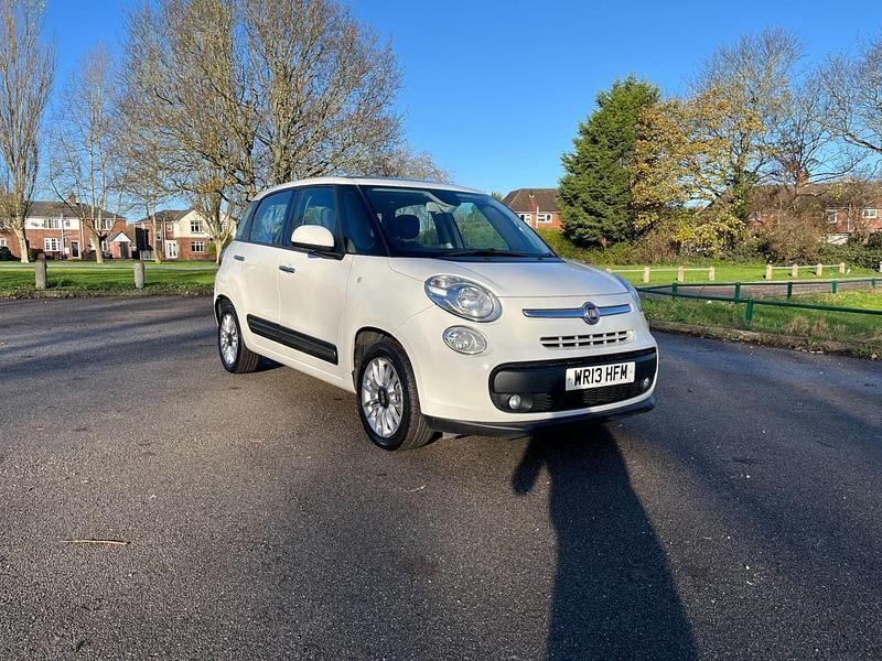 White Used 2013 Fiat 500L Lounge MPV | £2,495 (A bit pricey) - Image 1/4