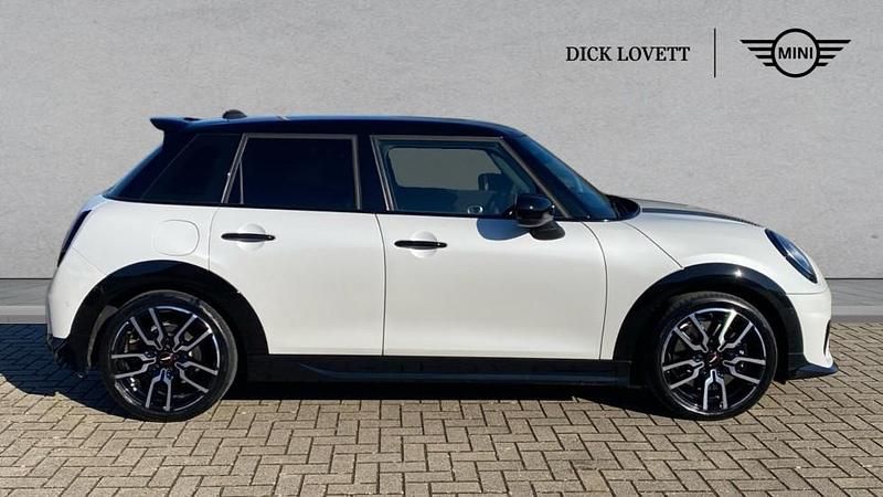 Used Mini Cooper Hatch 154 HP (113 kW) 2024 White Hatchback