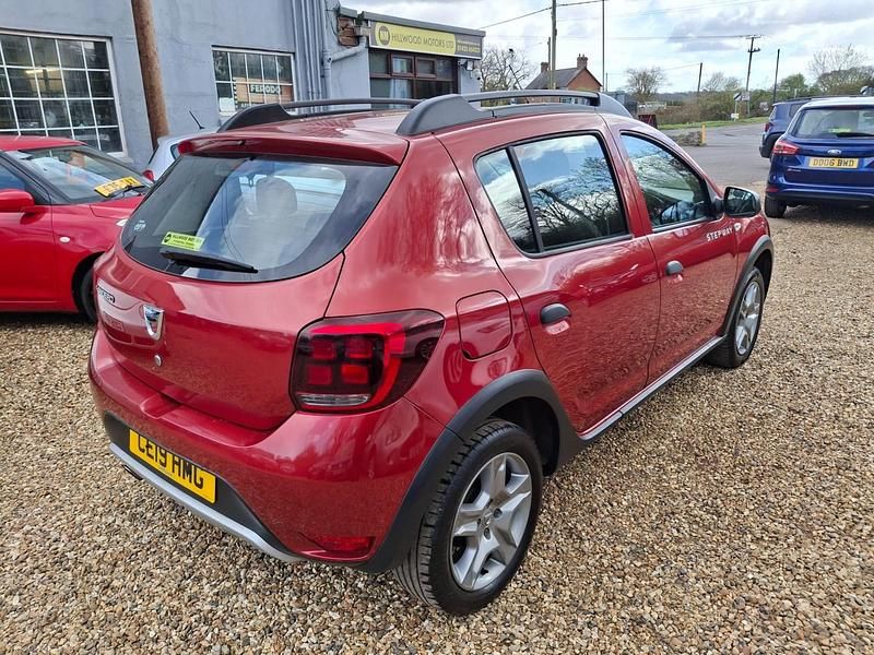 Used Dacia Sandero Essentiel 90 HP (66 kW) 2019 Red Hatchback