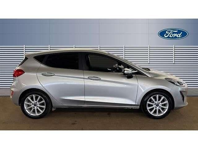 Used Ford Fiesta Titanium 100 HP (73 kW) 2018 Silver Hatchback