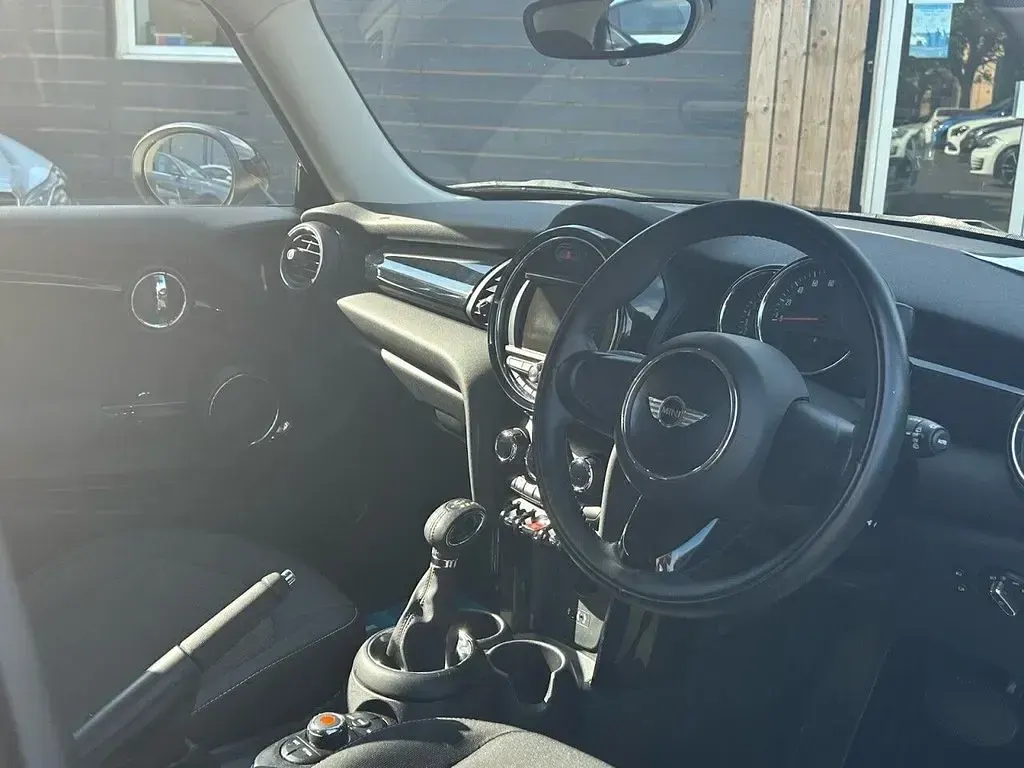 Used Mini Cooper Hatch 136 HP (100 kW) 2017 White Hatchback