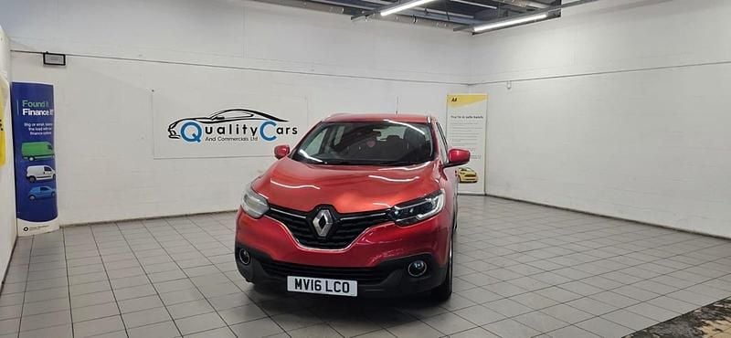 Red Used 2016 Renault Kadjar Dynamique SUV | £5,295 (Good price) - Image 1/4