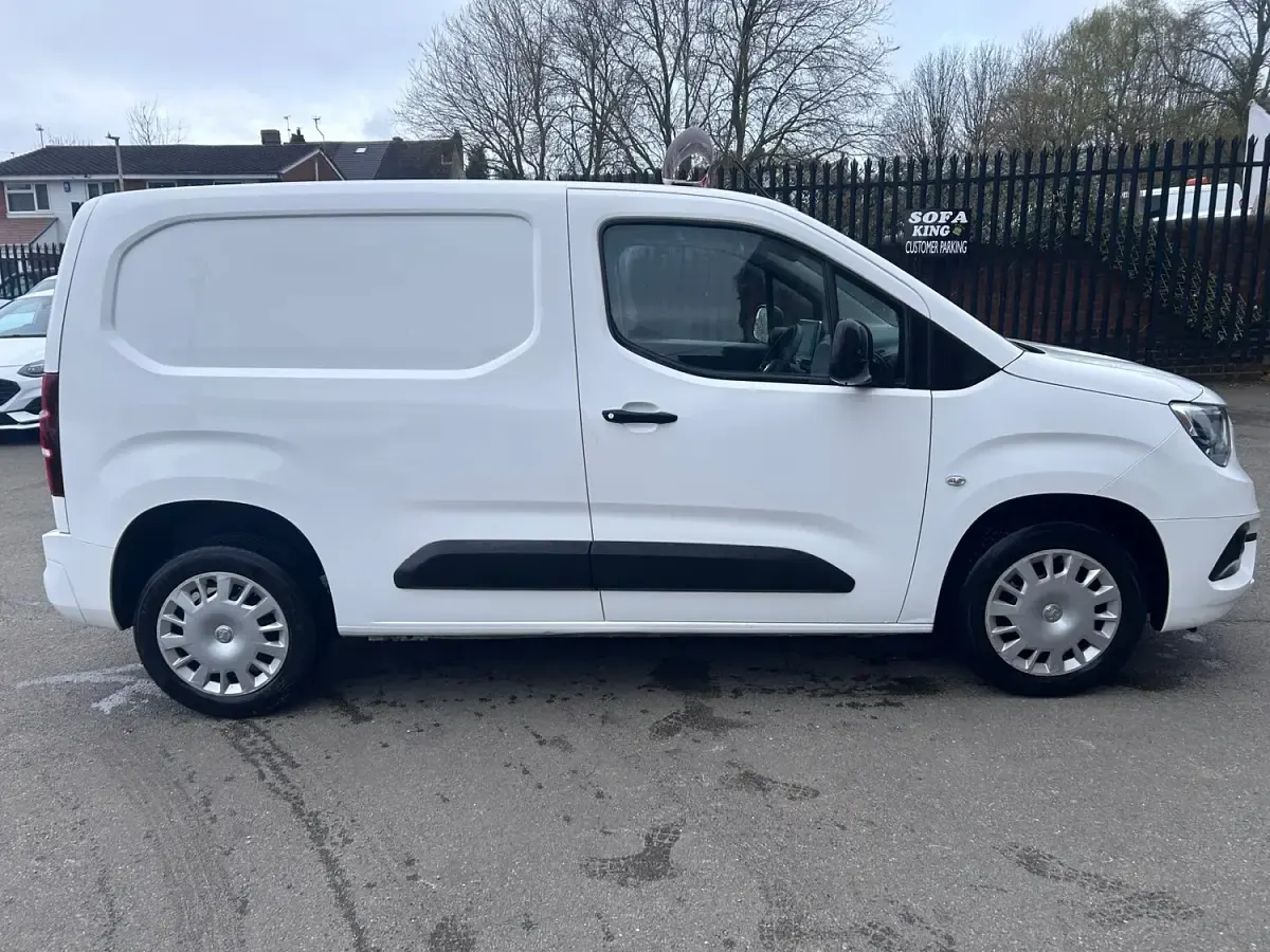 Used Vauxhall Combo Sportive 100 HP (73 kW) 2020 White MPV