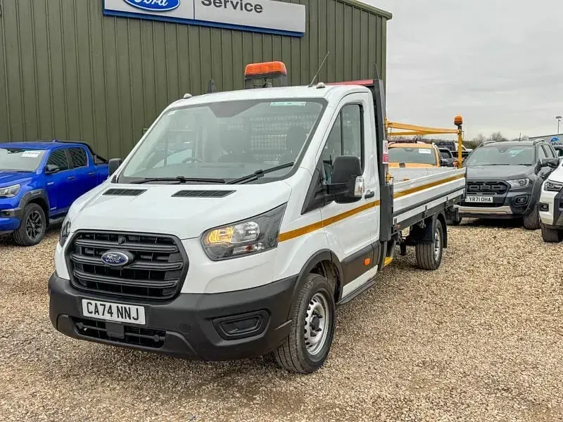 Usado Ford Transit Select 131 HP (96 kW) 2024 Branco Cabrios