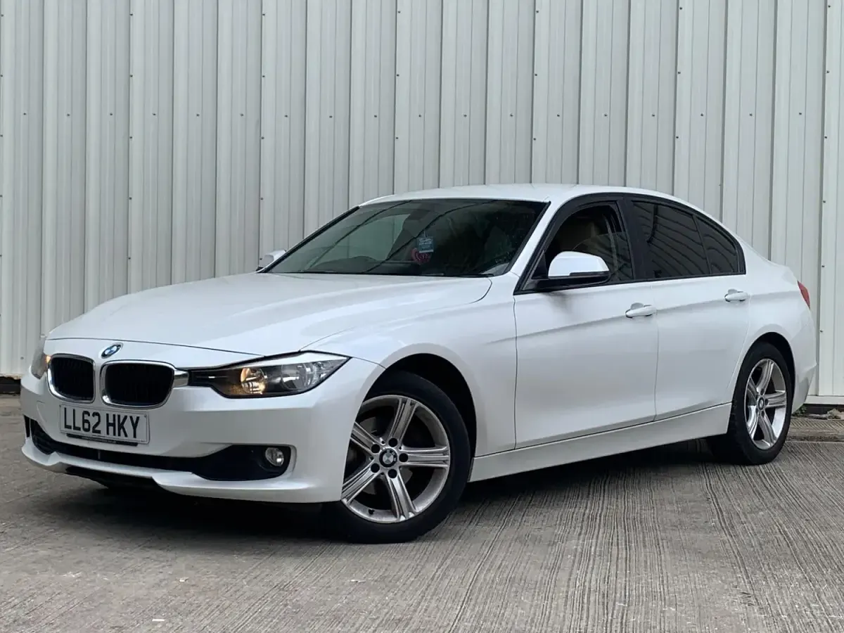 Used BMW 318 Comfort Edition 2012 White Sedan