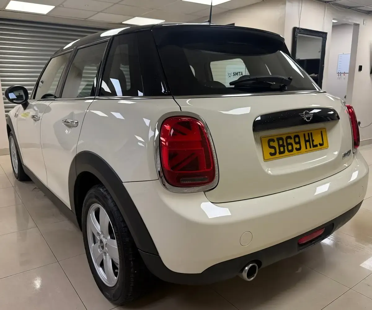 Used Mini Cooper Classic 2019 White Hatchback