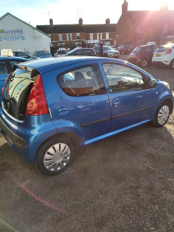 Used Peugeot 107 68 HP (50 kW) 2011 Blue Hatchback