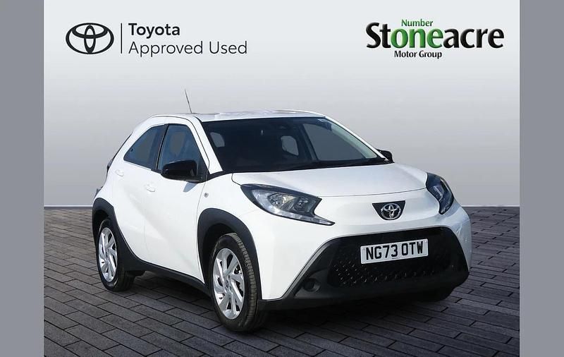 Used Toyota Aygo X PURE 72 HP (52 kW) 2024 White SUV