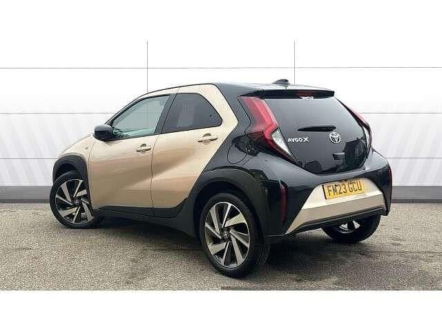 Used Toyota Aygo X 72 HP (52 kW) 2023 Beige SUV