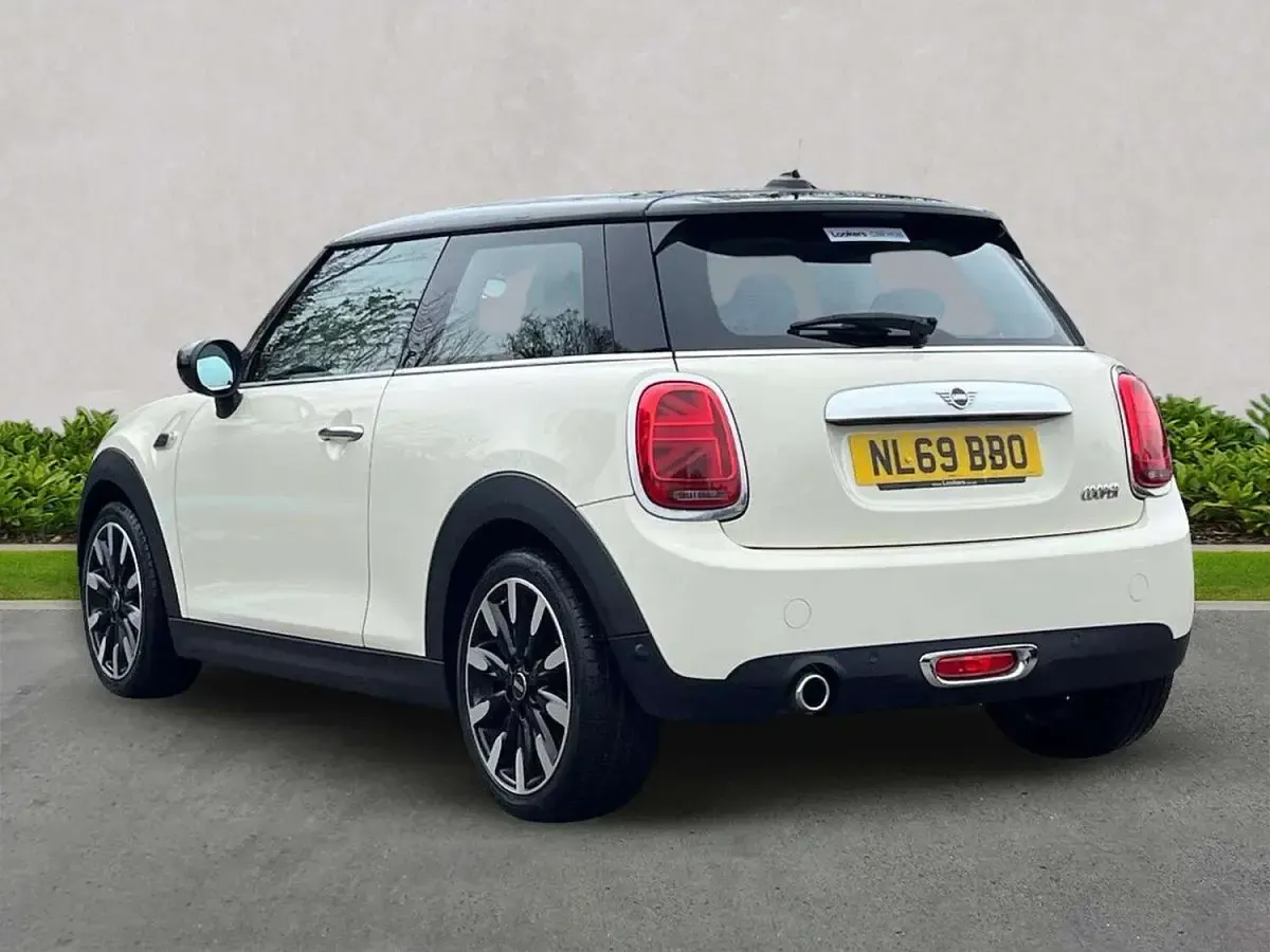 Used Mini Cooper Exclusive 136 HP (100 kW) 2019 White Hatchback