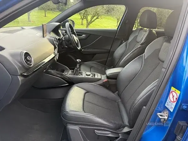 Begagnad Audi Q2 Black Edition 116 HK (85 kW) 2019 Blå SUV