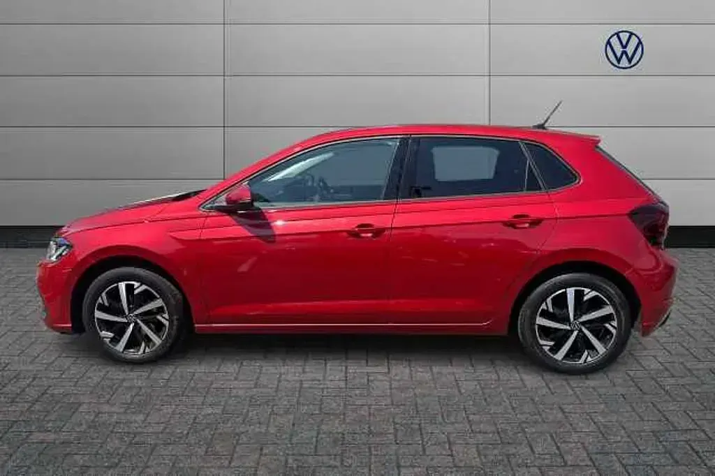 Used VW Polo Life 95 HP (69 kW) 2024 Red Hatchback
