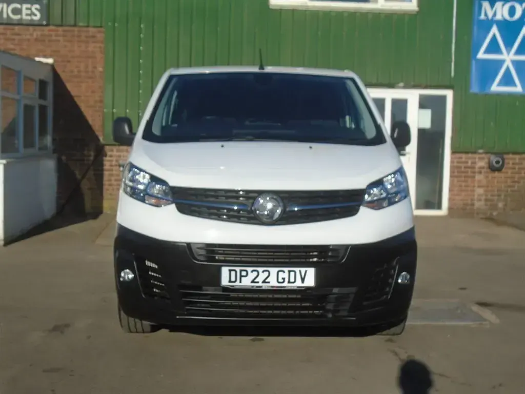 Used Vauxhall Vivaro S 100 HP (73 kW) 2022 White MPV