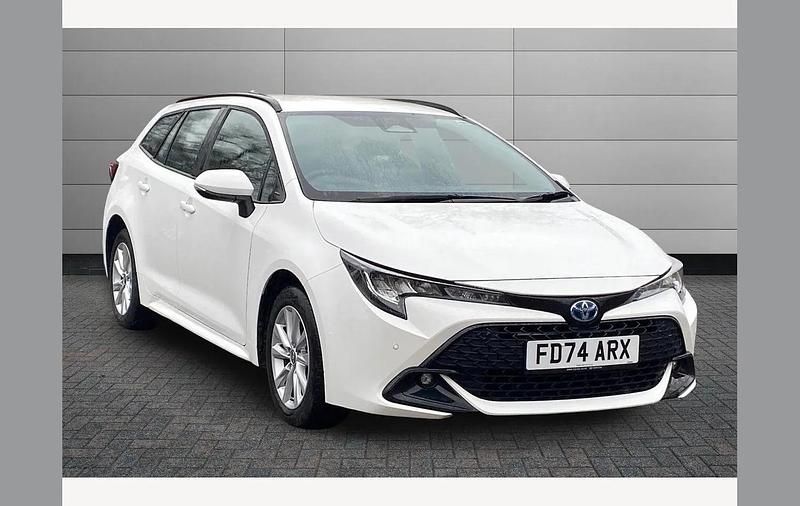 White Used 2024 Toyota Corolla Sport Estate | £24,150 (Good price) - Image 1/3