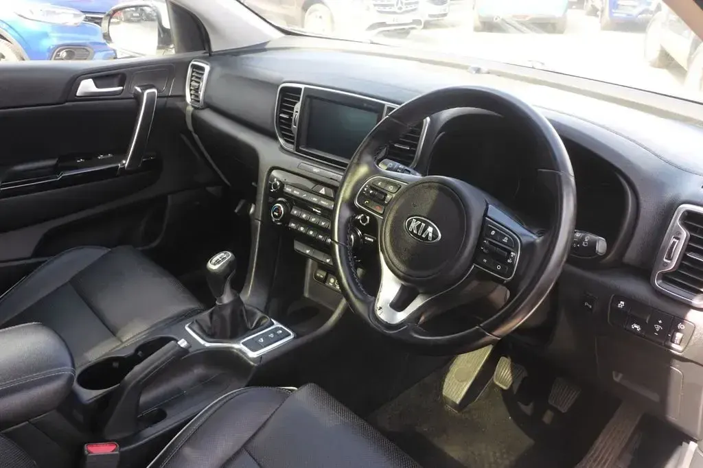Used Kia Sportage 115 HP (84 kW) 2017 White SUV
