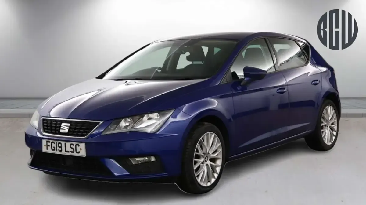 Used Seat Leon SE Dynamic 115 HP (84 kW) 2019 Blue Hatchback