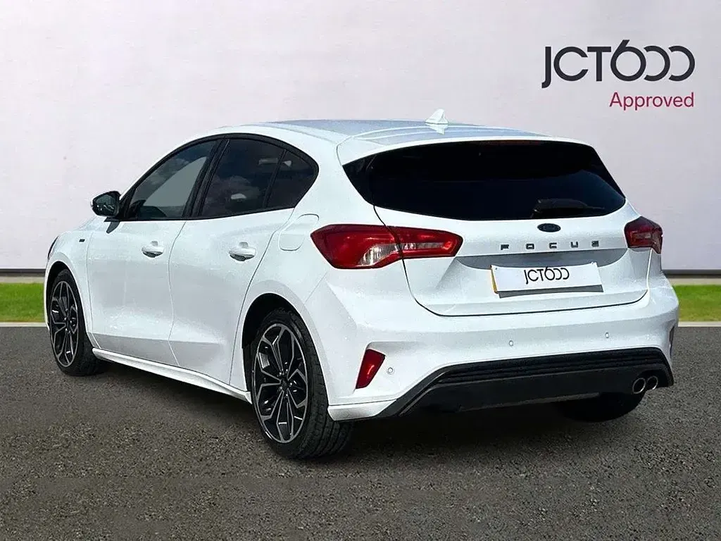 Used Ford Focus ST-Line X 123 HP (90 kW) 2018 White Hatchback