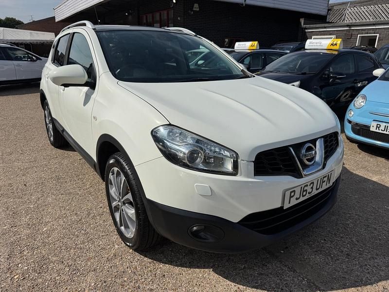 White Used 2014 Nissan Qashqai Tekna SUV | £3,495 (Fair price) - Image 1/4