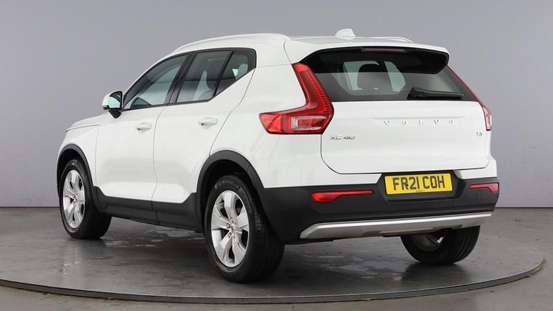 Used Volvo XC40 Momentum 161 HP (118 kW) 2021 White SUV