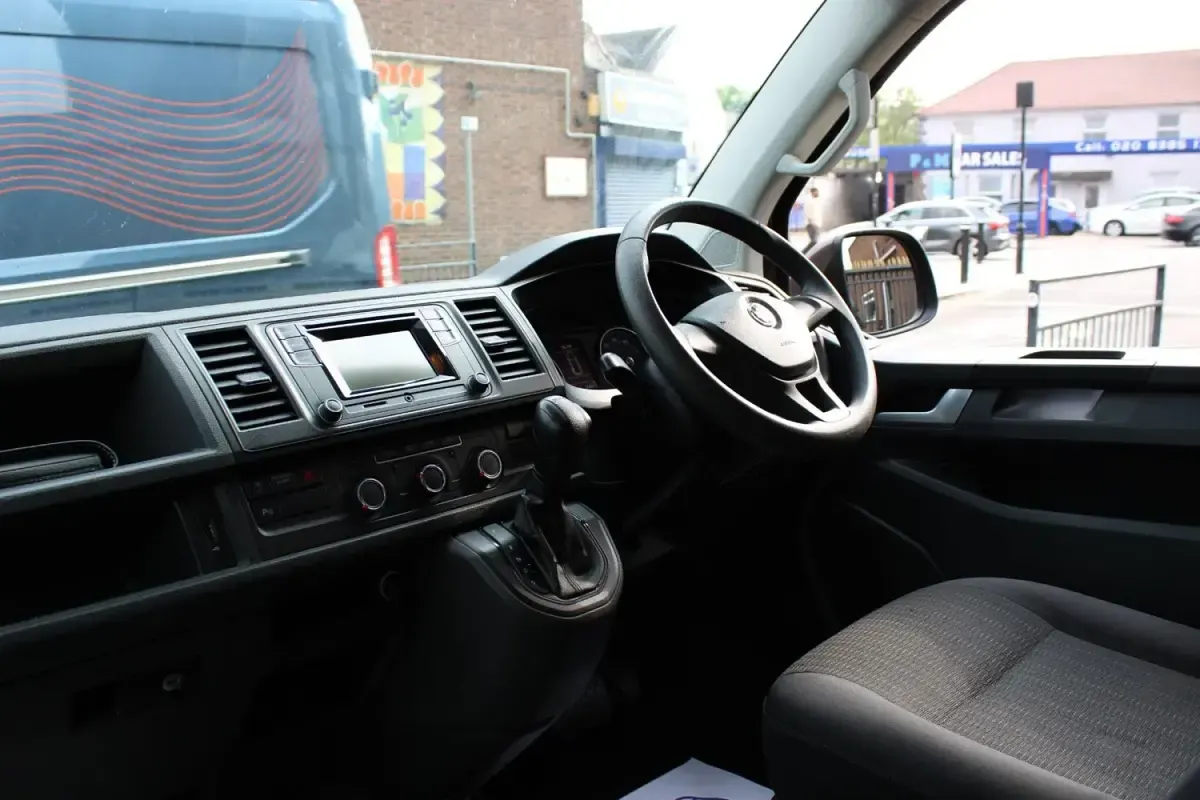 Usado VW T6 SE 204 HP (150 kW) 2018 Castanho Van