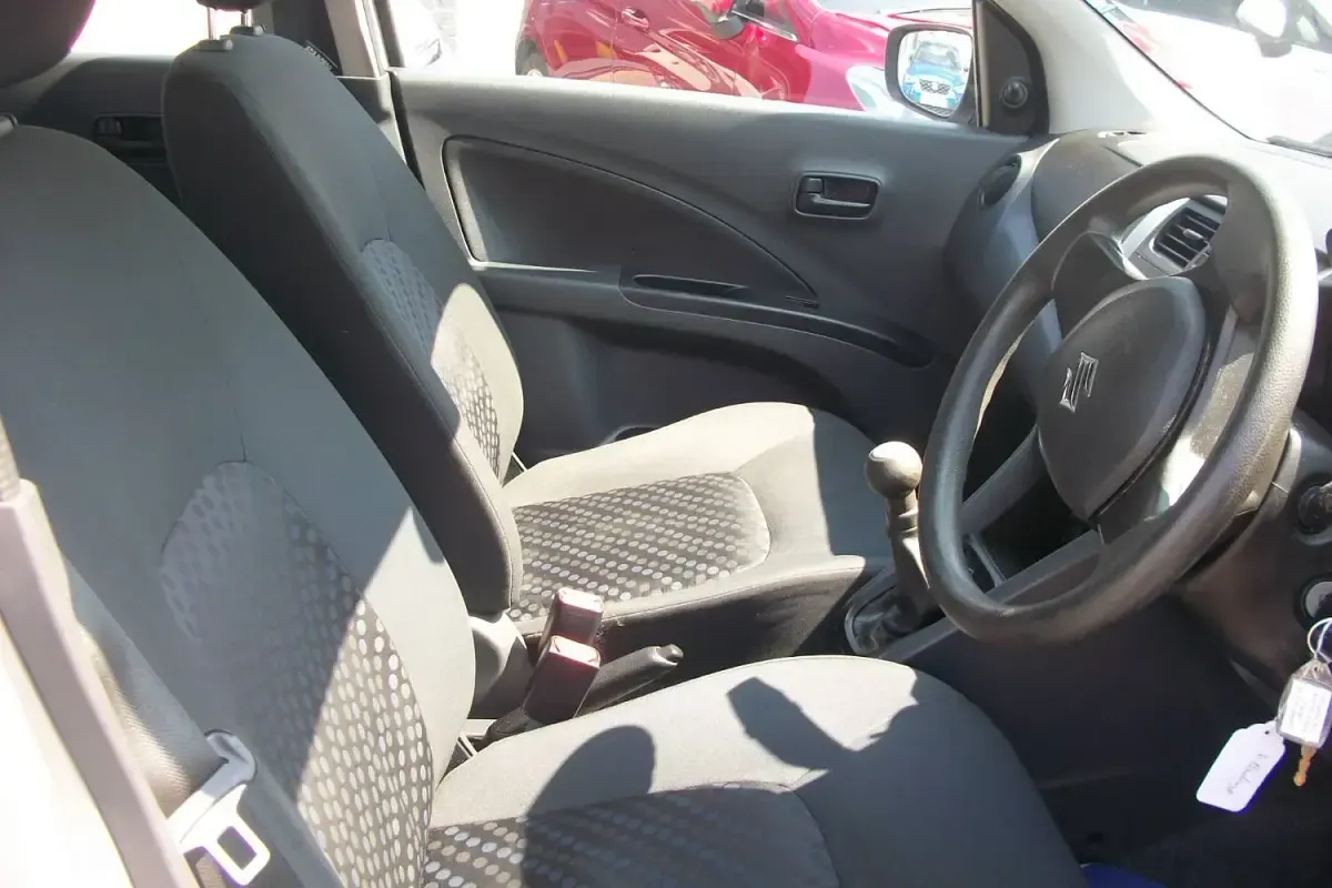 Used Suzuki Celerio 68 HP (50 kW) 2016 Silver Hatchback