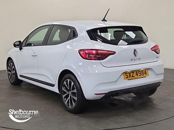Used Renault Clio V Evolution 90 HP (66 kW) 2023 White Hatchback