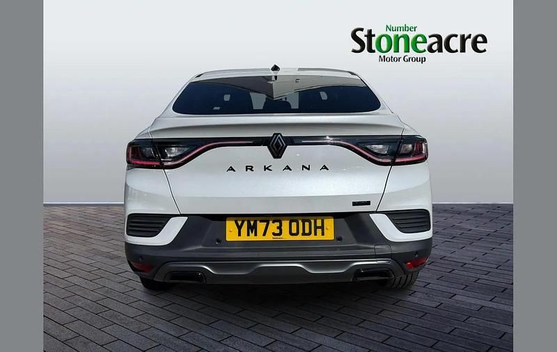 Begagnad Renault Arkana Esprit Alpine 140 HK (102 kW) 2023 Vit SUV