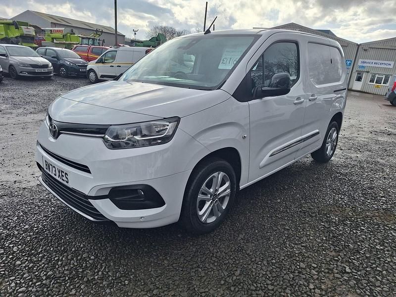 Used Toyota Proace Design 2024 White MPV
